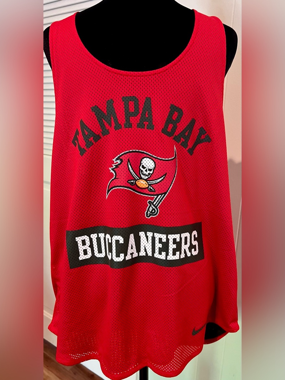 NIKE Dri Fit Tampa Bay Buccaneers Red and Black Mesh Tank Top size Large.
